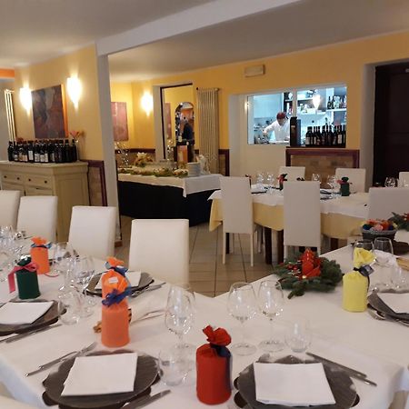 Locanda Della Luna Rossa Calosso Екстериор снимка