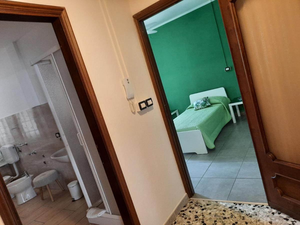 Locanda Della Luna Rossa Calosso Екстериор снимка