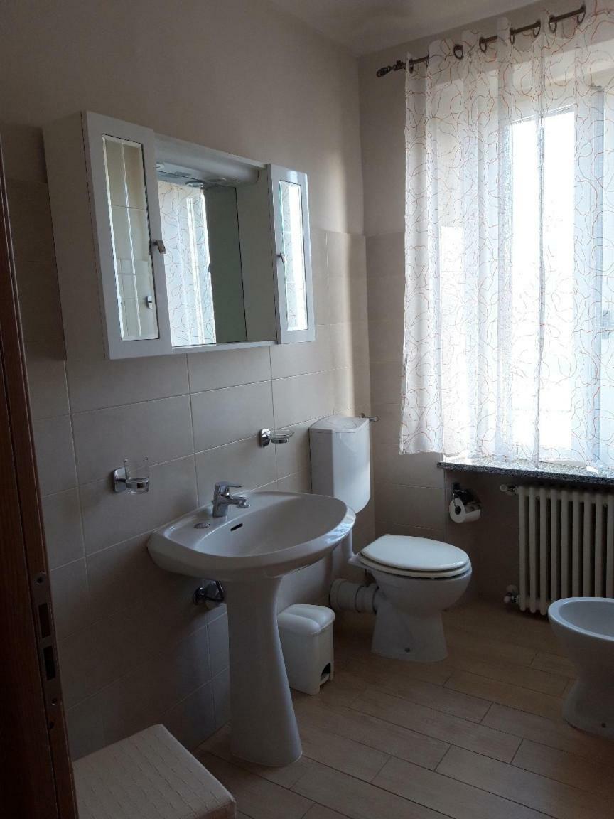 Locanda Della Luna Rossa Calosso Екстериор снимка